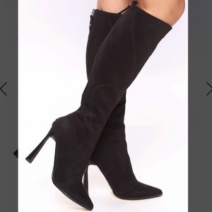 NWT Black heeled boots 🔥
